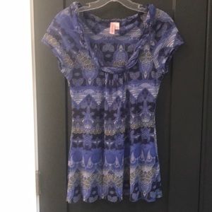 Sweet Pea top with twisted scoop neck